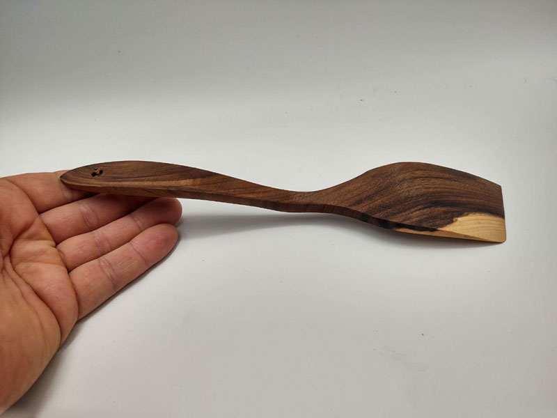 Кухонная лопатка из дерева